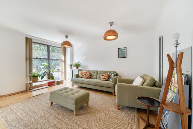 Flat 13, Opera Court 39-47 Wedmore Street, London photo 3