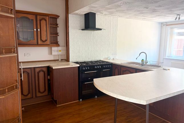 12, Warrington photo 3