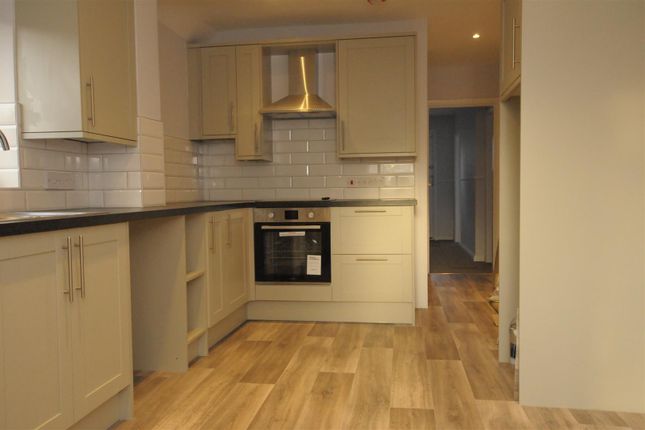 Kitchen 3.Jpg