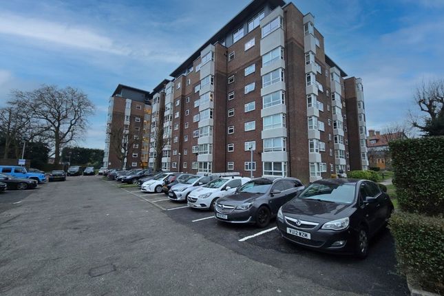 3-bed flat on Flat 4, Raffles House, London, £399,000