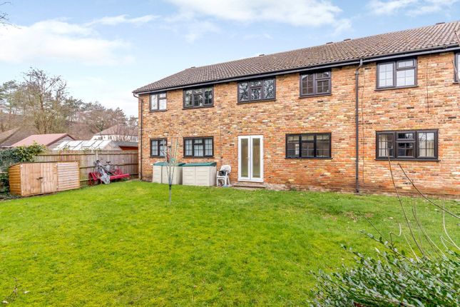 13, Limebush Close, New Haw photo 4