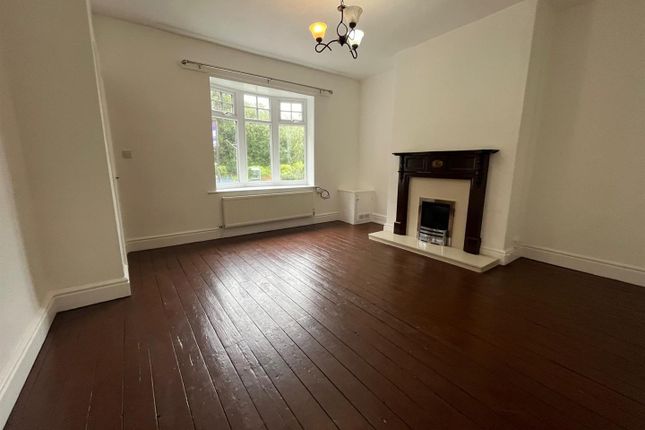 23, Spring Bank, Stalybridge photo 3
