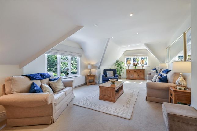 6 Holly Hill Park, Holly Hill Drive, Banstead photo 2