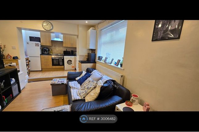 Flat, Hanover Square, Leeds photo 5