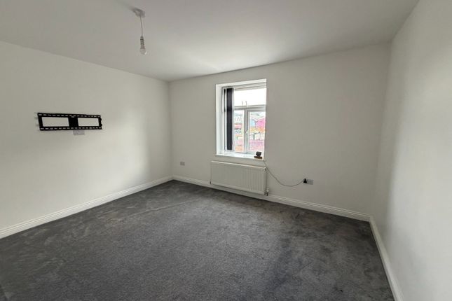 64a, Oldham Road, Manchester photo 3