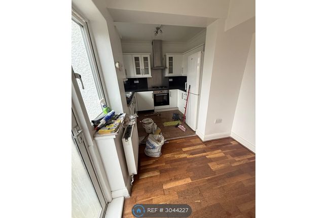 Clayhill Crescent, London photo 5