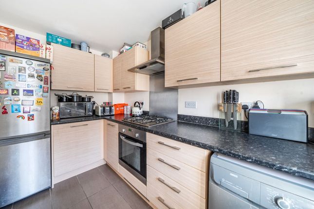 39 Gold Furlong, Bedford photo 3