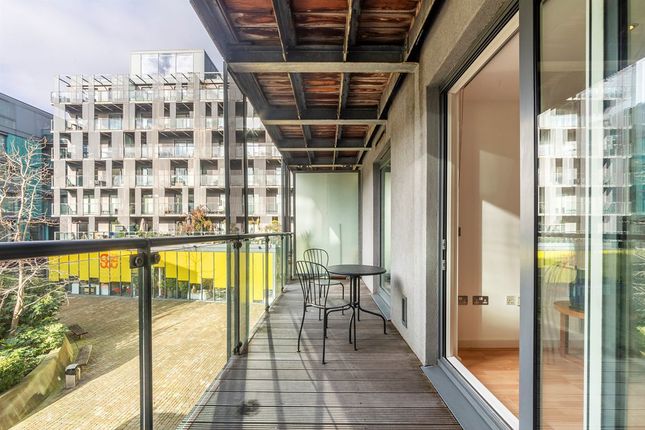 Flat 3, Horse Shoe Court, 11, Brewhouse Yard, London photo 3