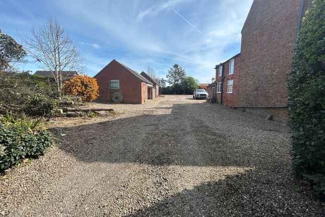 South Grange, Main Road, Louth photo 4