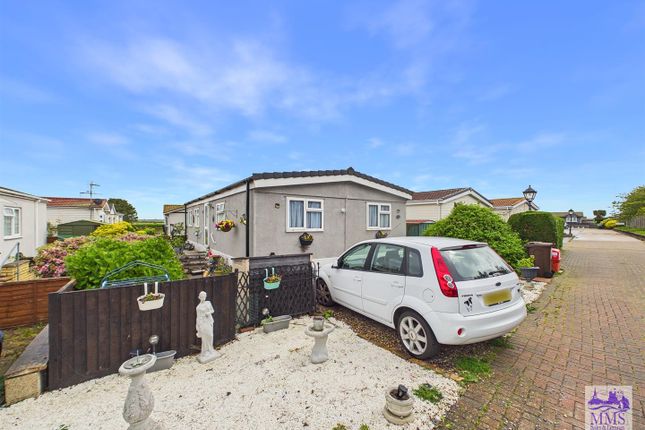 2-bed caravan on 141, Kingsmead Park, Rochester, £155,000