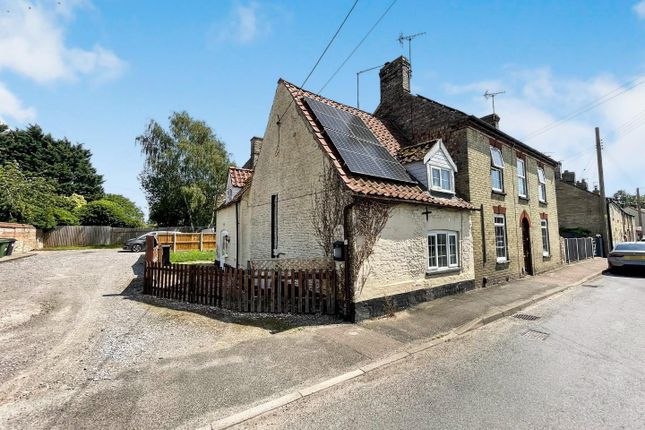46, Oak Street, Feltwell photo 3
