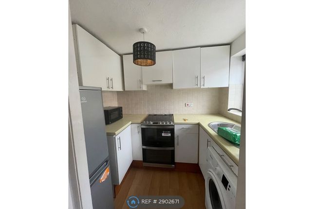 Briarwood Close, Feltham photo 3