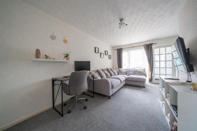 30,, Princes Drive, Weymouth photo 2