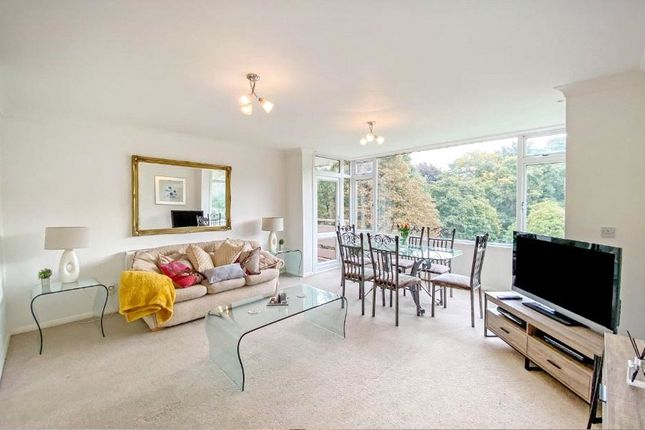 15, Grove Court, Earlsdon photo 3