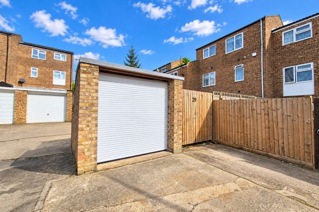 29 Luxembourg Close, Luton, Bedfordshire photo 2