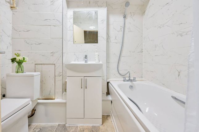 Flat for sale in Wollaston Close, Elephant And Castle, London