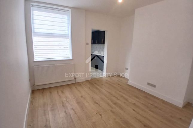 52, Victoria Road, Worksop photo 3