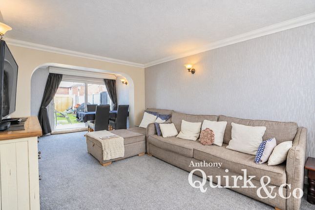 12, Sixth Avenue, Canvey Island photo 3