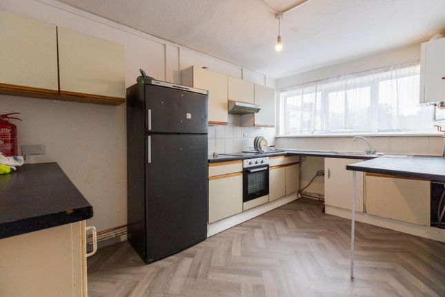 27, Cliftonville Court, NORTHAMPTON photo 4