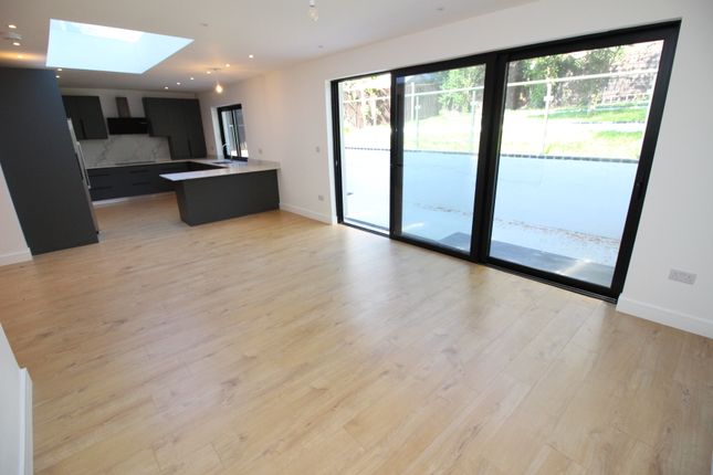 28, Donnington Road, Worcester Park photo 3