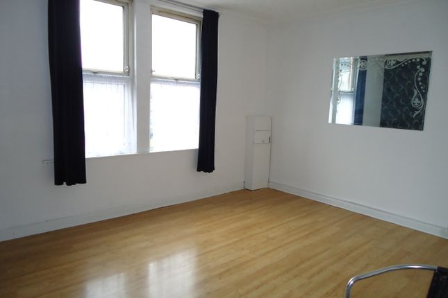 Flat above, 179, Dewsbury Road, Leeds photo 2