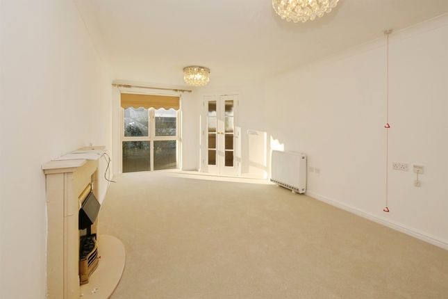 Stoneleigh Court, Porthcawl photo 2