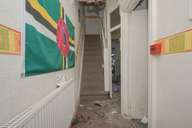 4 Brighton Avenue, Blackpool photo 3