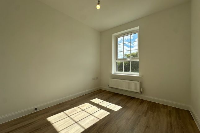 48 Daffodil Avenue, Bognor Regis photo 3