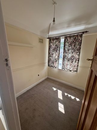 33 Twyford Abbey Road, London photo 5