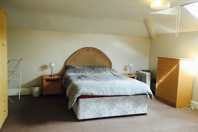 30 Northenden Road, Sale photo 4