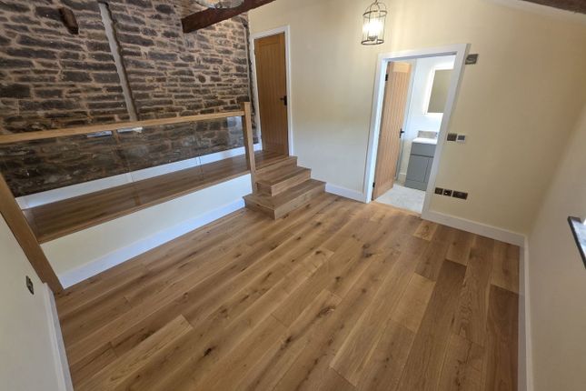 Curlews Barn, Elms Lane, Abergavenny photo 3