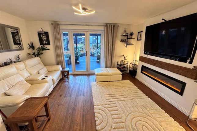 42 Marsh Way, High Peak photo 3
