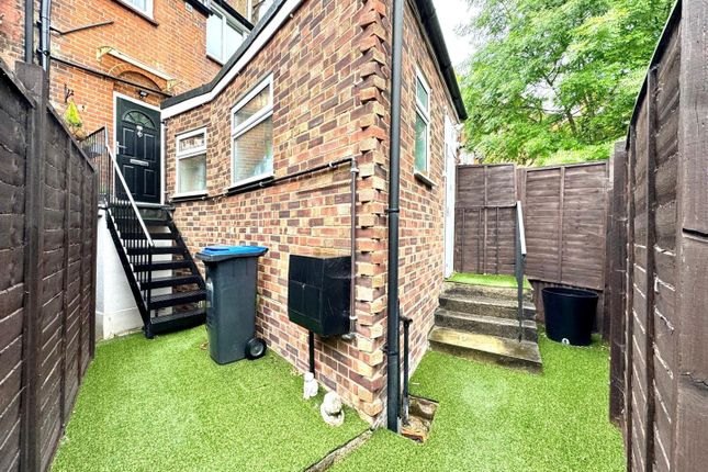 Room 2, 47, Queens Avenue, London photo 2