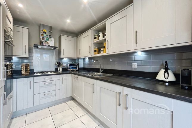 Skylark Place, Farnham photo 4