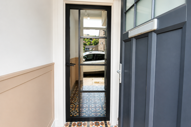 6, Stuart Street, Treorchy photo 3