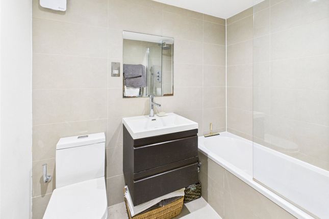 2 Jasmine studios, 8, Oak Lane, TWICKENHAM photo 3