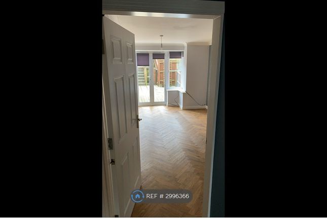 School Lane, Higham Ferrers, Rushden photo 2