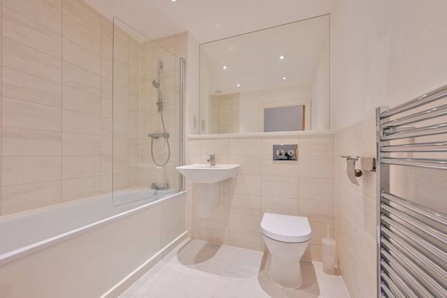Flat for sale in Station View, Guildford