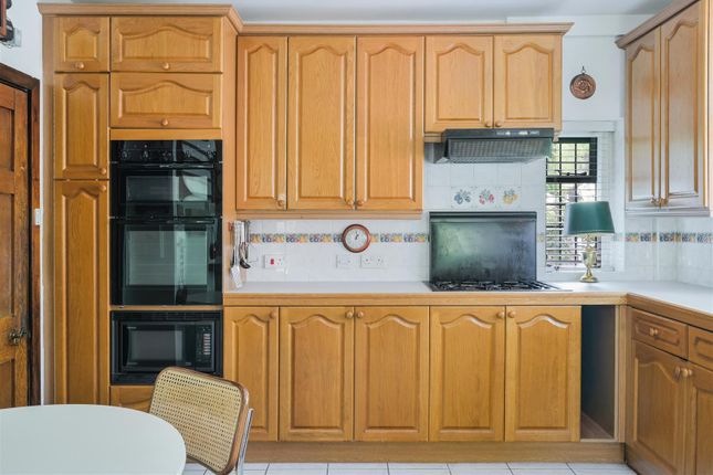 Meon House, 4, Meon Close, Tadworth photo 4