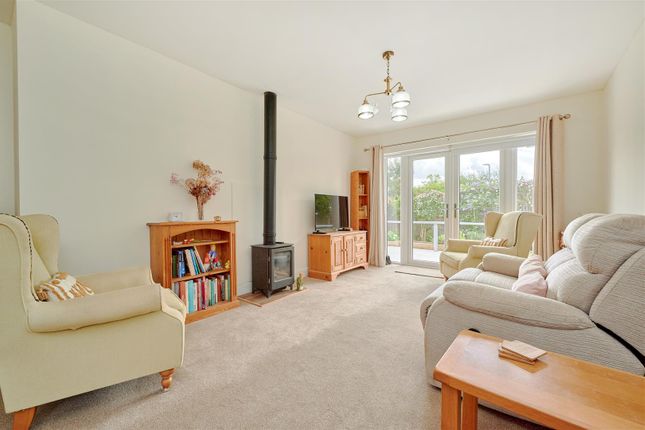 2, Gilbey Crescent, Stansted photo 4