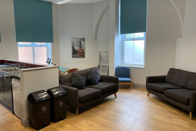 Green Penthouse, Lustrous House, Gillingham photo 4