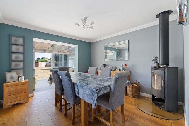 105 Carfax Avenue, Farnham photo 3