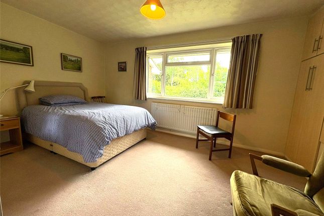 27, Ellison Way, Farnham photo 3