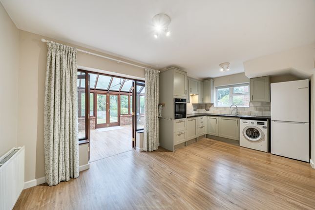 77, Cootes Avenue, Horsham photo 2