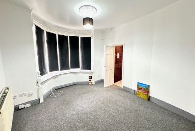 39, London photo 2