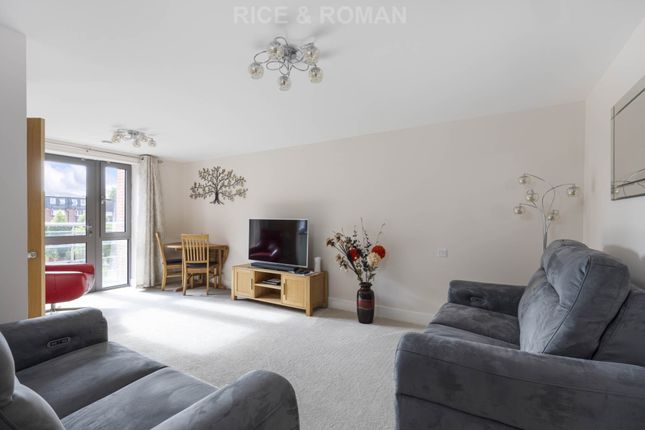 33 Kings Place, Fleet photo 2