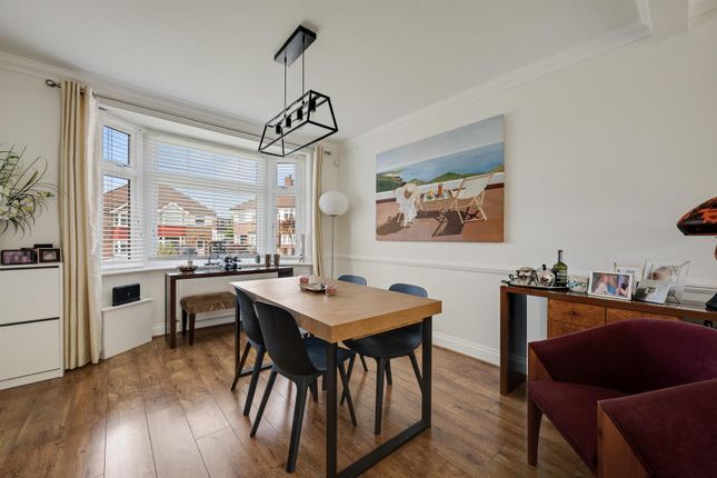 10, Glenbarr Close, London photo 3