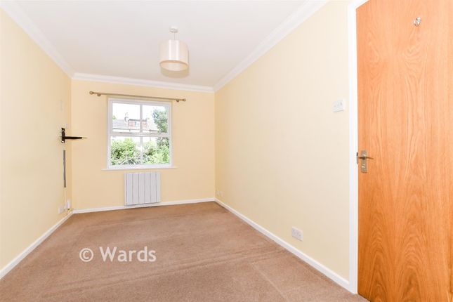 13, River Bank Close, Maidstone photo 4