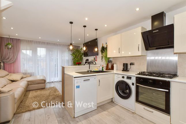 65, Osborne Way, Bognor Regis photo 4