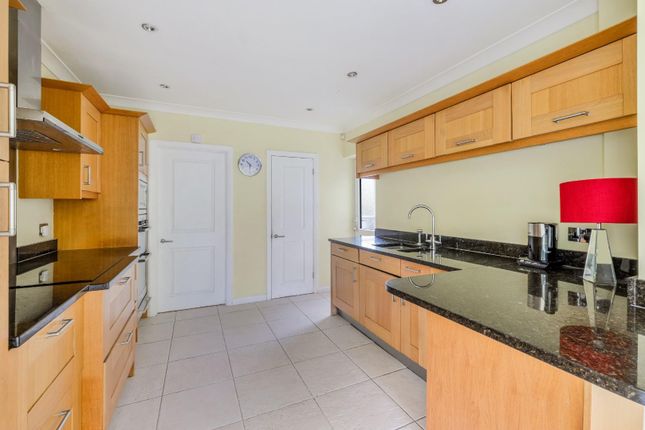 19, Woodcote Hurst, Epsom photo 2